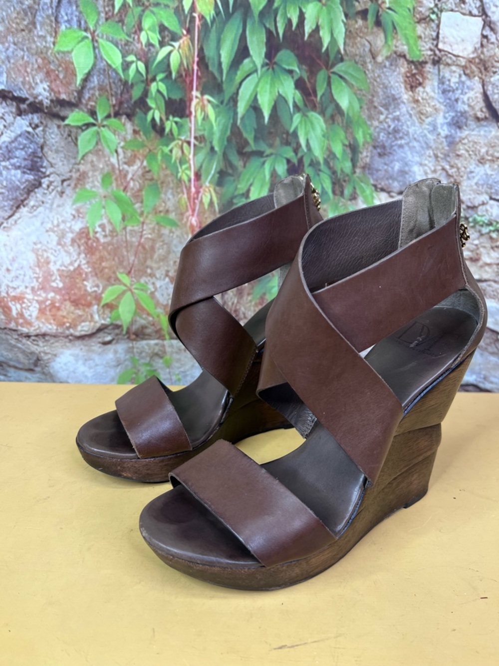 DIANE VON FURSTENBERG Crossover Strap Wooden Heel Wedge Sandals, 8M - Picture 2 of 14